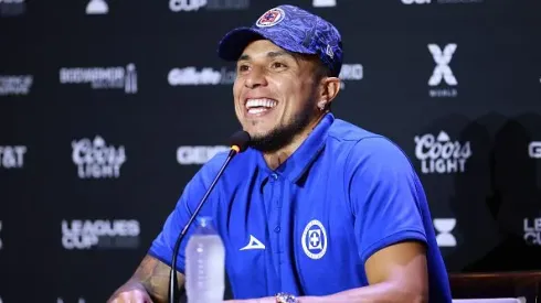 Carlos Salcedo em entrevista coletiva pelo Cruz Azul, do México. Foto: Hector Vivas
