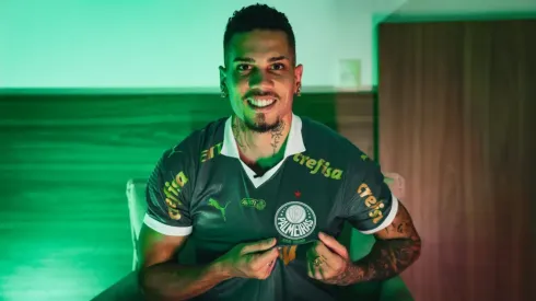 Paulinho, em anúncio pelo Palmeiras – Foto: Giovani Conde/by Canon/Palmeiras