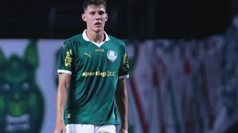 Joia da base do Palmeiras, Benedetti está brilhando na Copinha e sua atuação surpreendendo lhe garantiu uma vaga na equipe profissional 
