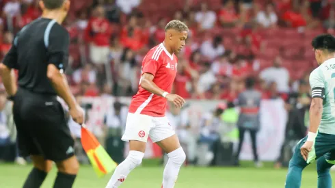 Vitinho jogando contra o México pelo Inter. Foto: Ricardo Duarte/ Inter/ Flickr