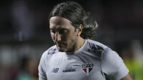 SAO PAULO, BRAZIL – DECEMBER 4: Luis Zubeldia head coach of Sao Paulo looks on during the Brasileirao 2024 match between Sao Paulo and Juventude at MorumBIS on December 4, 2024 in Sao Paulo, Brazil. (Photo by Ricardo Moreira/Getty Images)
