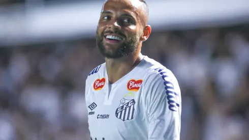 Guilherme jogador do Santos durante partida contra o Palmeiras no estadio Vila Belmiro pelo campeonato Paulista 2025. Foto: Reinaldo Campos/AGIF
