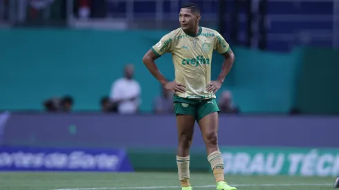 PALMEIRAS X FLUMINENSE - Rony jogador do Palmeiras lamenta derrota ao final da partida contra o Fluminense no estadio Arena Allianz Parque pelo campeonato Brasileiro A 2024. Foto: Ettore Chiereguini/AGIF
