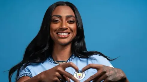 Kerolin com a camisa do Manchester City (Reprodução/Instagram/@mancitywomen)