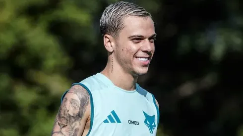 Vitinho em treino na Toca da Raposa