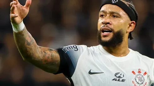 Depay em jogo pelo Corinthians.