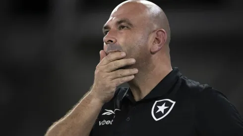  Carlos Leiria técnico do Botafogo durante partida contra o Volta Redonda no estádio Engenhão pelo campeonato Carioca 2025. Foto: Jorge Rodrigues/AGIF Crédito obrigatório: Jorge Rodrigues/AGIF
