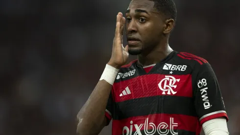 Lorran jogador do Flamengo lamenta durante partida contra o Gremio no estadio Maracana pelo campeonato Brasileiro A 2024. Foto: Jorge Rodrigues/AGIF
