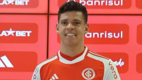 Ronaldo em apresentação no Internacional (Reprodução/Instagram/@scinternacional)
