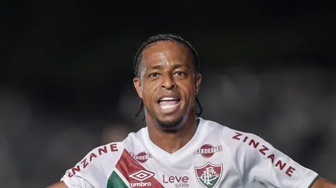 Keno jogador do Fluminense comemora seu gol durante partida contra o Portuguesa Rio no estadio Luso Brasileiro pelo campeonato Carioca 2025. Foto: Thiago Ribeiro/AGIF
