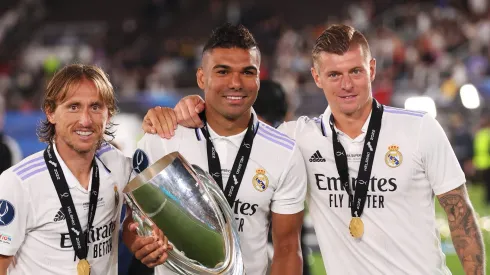 Casemiro ao lado de Kroos e Modric –
(Foto: Alex Grimm/Getty Images)
