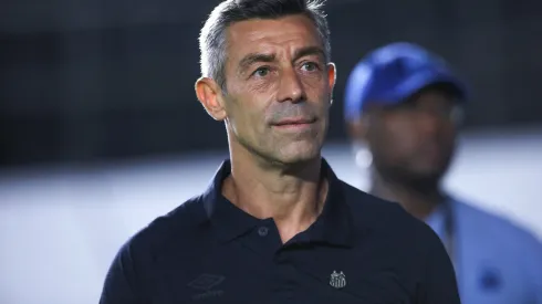  Pedro Caixinha tecnico do Santos antes da partida contra o Palmeiras no estadio Vila Belmiro pelo campeonato Paulista 2025. Foto: Reinaldo Campos/AGIF
