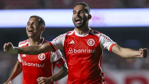 SAO PAULO, BRAZIL – SEPTEMBER 22: Thiago Maia (R) of Internacional celebrates with teammate Alan Patrick after scoring the team´s second goal during the Brasileirao 2024 match between Sao Paulo and Internacional at MorumBIS on September 22, 2024 in Sao Paulo, Brazil. (Photo by Ricardo Moreira/Getty Images)
