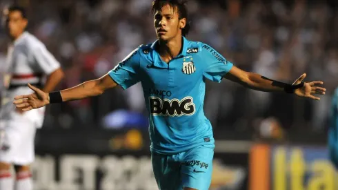 Chegada de Neymar faz explodir as buscas pela camisa azul de 2012 do Santos. Foto: Ivan Storti – Santos FC
