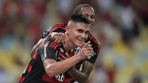 RJ – RIO DE JANEIRO – 30/01/2025 – CARIOCA 2025, FLAMENGO X SAMPAIO CORREA – Alcaraz jogador do Flamengo comemora seu gol durante partida contra o Sampaio Correa no estadio Maracana pelo campeonato Carioca 2025. Foto: Thiago Ribeiro/AGIF
