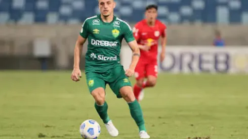 Camilo em campo pelo Cuiabá – Foto: Gil Gomes/AGIF