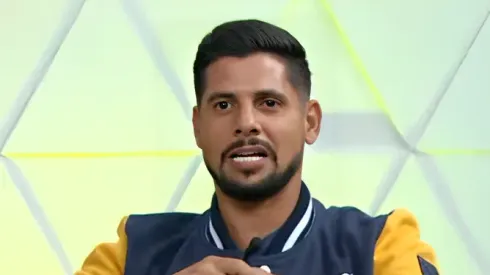 Cicinho dá opinião ao vivo sobre o time do SP. Foto: Reprodução/ YouTube.