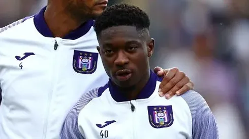 Francis Amuzu durante partida entre Anderlecht e KV Mechelen. Foto: Dean Mouhtaropoulos