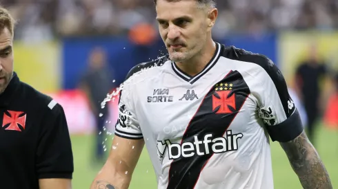 Vegetti, jogador do Vasco deixa o campo após partida contra o Madureira no estádio Arena da Amazônia pelo campeonato Carioca 2025. Foto: Antonio Pereira/AGIF
