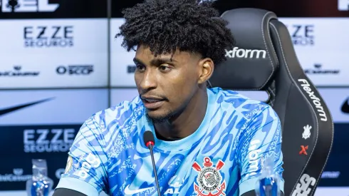 Hugo Souza durante entrevista coletiva no CT Joaquim Grava. Foto: Rodrigo Coca/Ag. Corinthians
