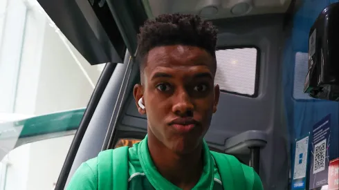 Estêvão vai completar 18 anos em abril.