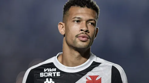 RJ – RIO DE JANEIRO – 05/10/2024 – BRASILEIRO A 2024, VASCO X JUVENTUDE – Joao Victor jogador do Vasco durante partida contra o Juventude no estadio Sao Januario pelo campeonato Brasileiro A 2024. Foto: Thiago Ribeiro/AGIF