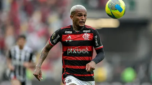 RJ – RIO DE JANEIRO – 03/11/2024 – COPA DO BRASIL 2024, FLAMENGO X ATLETICO-MG – Wesley jogador do Flamengo durante partida contra o Atletico-MG no estadio Maracana pelo campeonato Copa Do Brasil 2024. Foto: Thiago Ribeiro/AGIF