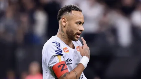 Neymar faz promessa visando evolução no Santos