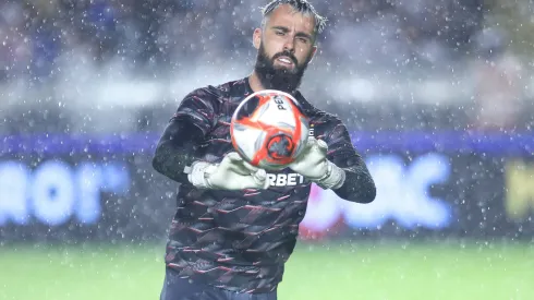 SP – SANTOS – 01/02/2025 – PAULISTA 2025, SANTOS X SAO PAULO – Jandrei ogador do Sao Paulo durante aquecimento antes da partida contra o Santos no estadio Vila Belmiro pelo campeonato Paulista 2025. Foto: Reinaldo Campos/AGIF