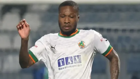 Loide Augusto já aceitou chegar ao Vasco, mas negociações com time turco seguem. Foto: Instagram/Alanyaspor