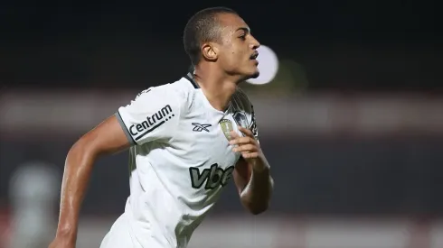 Kayke, jovem promessa do setor defensivo do  Botafogo está surpreendendo a torcida alvinegra e foi elogiado nas redes sociais

