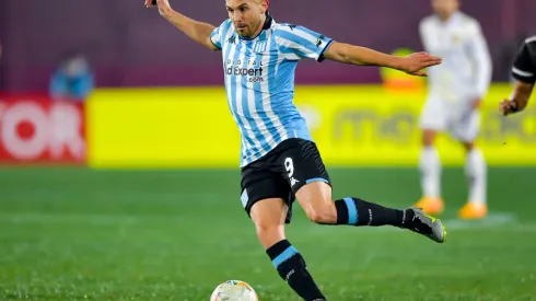 LANUS, ARGENTINA – MAY 28: Adrian Martinez of Racing Club drives the ball during the Copa CONMEBOL Sudamericana 2024 group H match between Racing Club and Sportivo Luqueño at Estadio Ciudad de Lanus (La Fortaleza) on May 28, 2024 in Lanus, Argentina. (Photo by Marcelo Endelli/Getty Images)