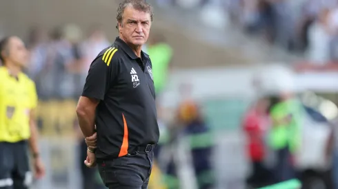 MG – BELO HORIZONTE – 15/02/2025 – MINEIRO 2025, ATLETICO-MG X TOMBENSE – Cuca tecnico do Atletico-MG durante partida contra o Tombense no estadio Mineirao pelo campeonato Mineiro 2025. Foto: Gilson Lobo/AGIF