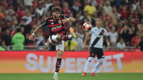Léo Pereira jogador do Flamengo durante partida contra o Vasco no estádio Maracanã pelo campeonato Carioca 2025. Foto: Thiago Ribeiro/AGIF