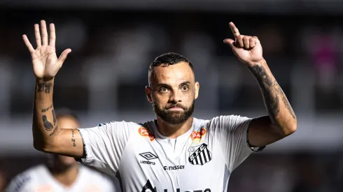 Guilherme jogador do Santos comemora seu gol durante partida contra o Noroeste no estádio Vila Belmiro pelo campeonato Paulista 2025. Foto: Abner Dourado/AGIF