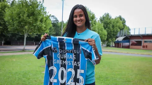 Emille, jovem zagueira da base tricolor assina primeiro contrato profissional e deve brilhar na equipe principal