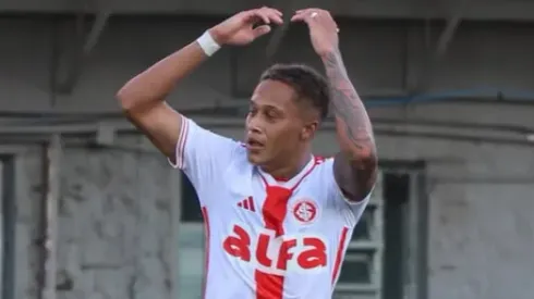 Vitinho comemorando gol contra o Caxias (Reprodução/Instagram)