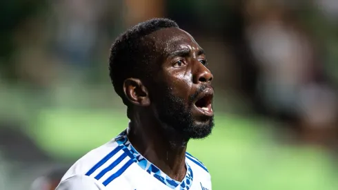 Bolasie em ação com a camisa celeste