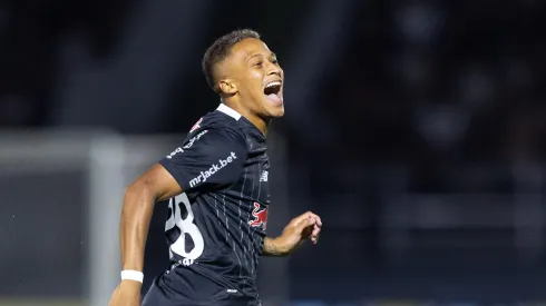 Vitinho jogador do Bragantino comemora seu gol durante partida contra o Corinthians no estádio Nabi Abi Chedid pelo campeonato Brasileiro A 2024. Foto: Diogo Reis/AGIF