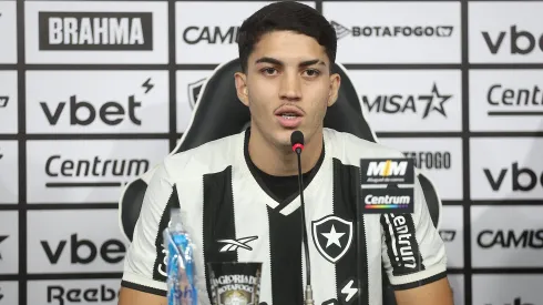 Jair, novo zagueiro do Botafogo – Foto: Vitor Silva/Botafogo