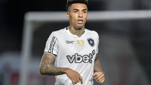 Igor Jesus jogador do Botafogo durante partida contra o Vasco no estádio São Januário pelo campeonato Carioca 2025. Foto: Thiago Ribeiro/AGIF