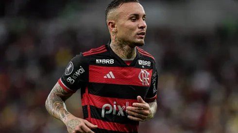 Everton Cebolinha jogador do Flamengo durante partida contra o Palestino no estádio Maracanã pelo campeonato Copa Libertadores 2024. Foto: Thiago Ribeiro/AGIF