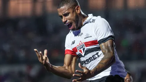 André Silva, jogador do São Paulo, comemora seu gol durante partida contra o Portuguesa no estadio Pacaembu pelo campeonato Paulista 2025. Foto: Marcello Zambrana/AGIF
