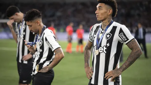 Igor Jesus jogador do Botafogo lamenta após partida contra o Racing no estádio Engenhão pelo campeonato Recopa Sul-americana 2025. Foto: Jorge Rodrigues/AGIF