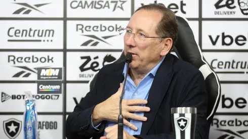 John Textor, dono da SAF alvinegra, em entrevista coletiva. Foto: Vítor Silva/Botafogo.