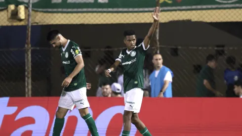 Estêvão, jogador do Palmeiras, comemora seu gol durante partida contra o Sao Bernardo no estadio Primeiro de Maio pelo campeonato Paulista 2025. Foto: Marcello Zambrana/AGIF
