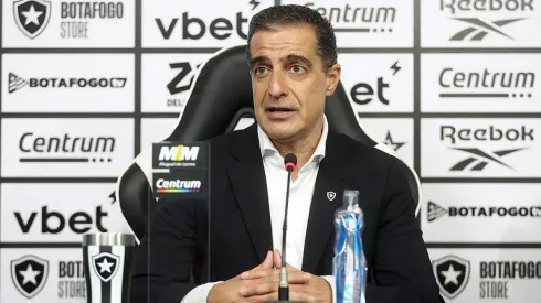 Renato Paiva durante a coletiva de apresentação no Botafogo. Foto: Vitor Silva/Botafogo