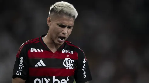 Luiz Araujo, jogador do Flamengo, lamenta durante partida contra o Vasco no estadio Engenhao pelo campeonato Carioca 2025. Foto: Jorge Rodrigues/AGIF