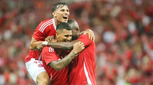 Jogadores do Inter comemoram gol contra o Caxias, pela semifinal do Campeonato Gaúcho. Foto: Ricardo Duarte/Internacional.