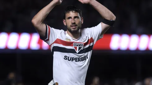 Calleri jogador do São Paulo comemora seu gol durante partida contra o Novorizontino no estádio Morumbi pelo campeonato Paulista 2025. Foto: Marcello Zambrana/AGIF
